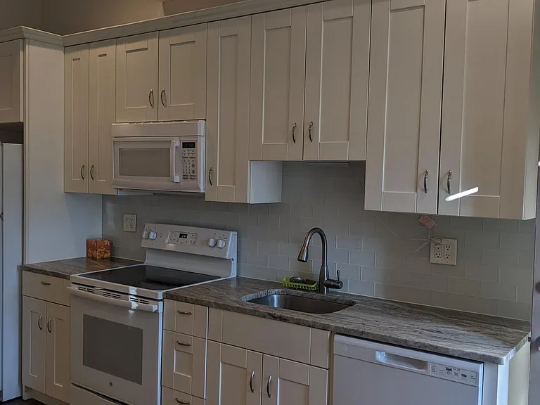 1021 Main St #B — Photo 3