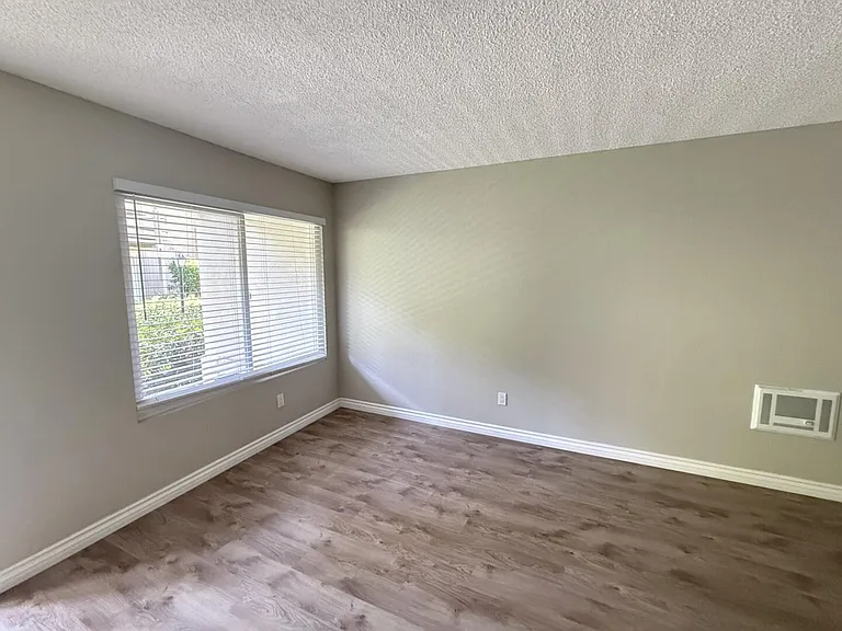 23732 Hillhurst Dr #73 — Photo 12