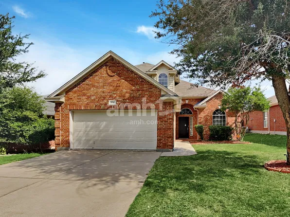 5704 Barrier Reef Dr, Fort Worth, TX 76179
