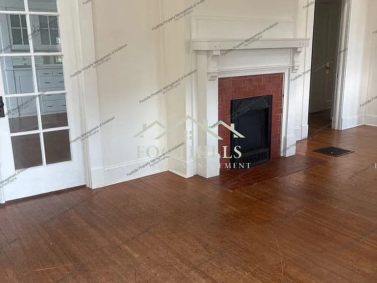 306 E Calhoun St — Photo 2