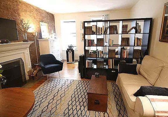2nd image of 115 W 77th St APT 1F
