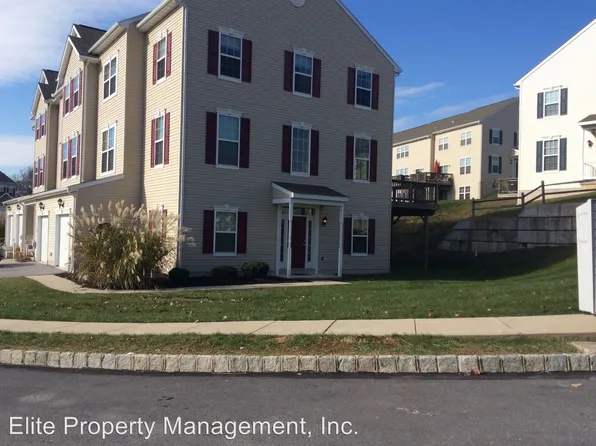 2227 Live Oak Ln, York, PA 17406