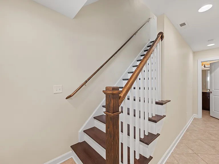 4629 Lee Ave — Photo 6