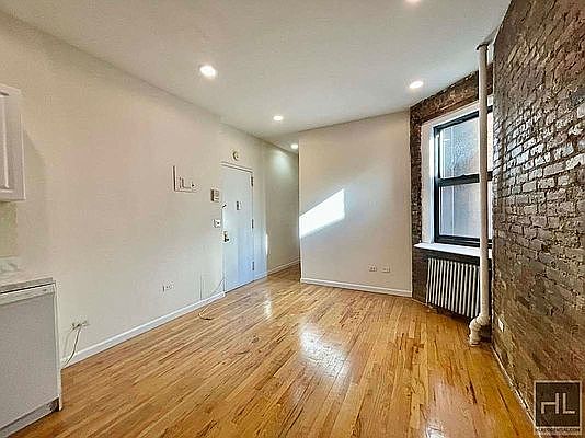 2nd image of 31 Avenue C #8