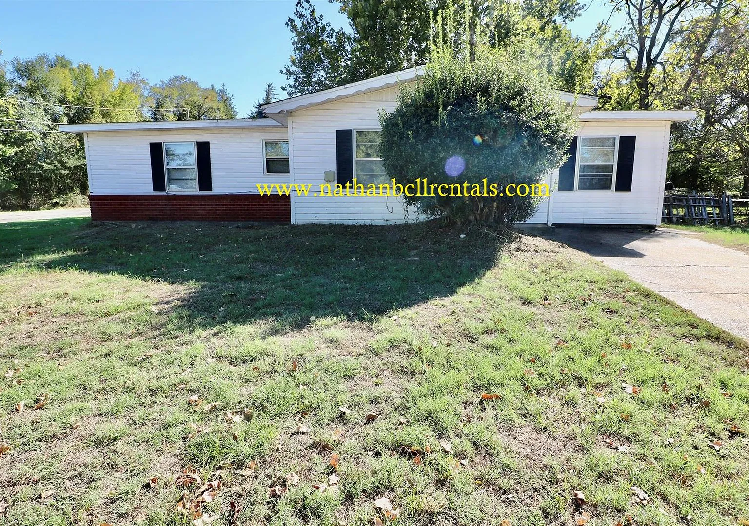 Single Family Home: 3 bed, 1 bath — Photo 1