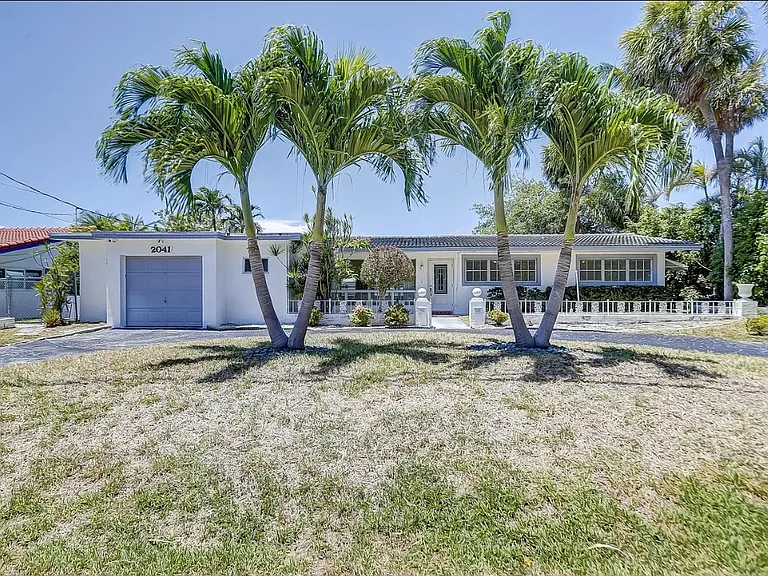 2041 Coral Reef Dr — Photo 3