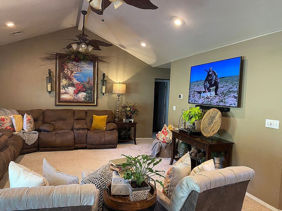 Spacious living room. 
