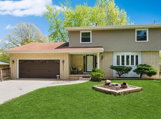 2721 Carole Cir, Urbandale, IA 50322