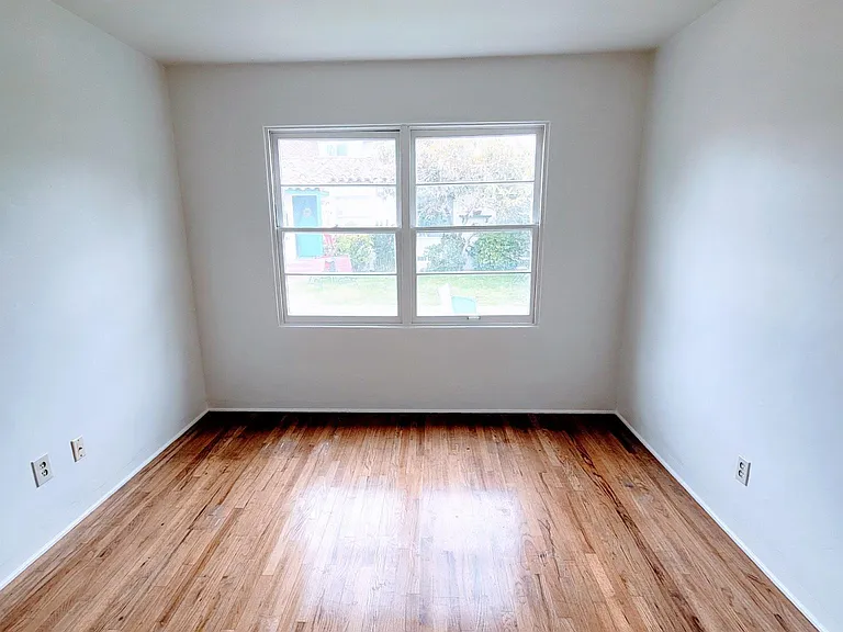 4851 Brighton Ave #H — Photo 13