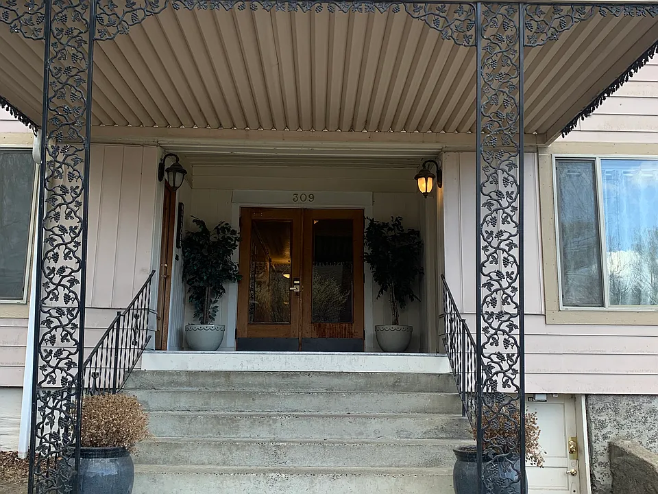 Third Avenue Apartments