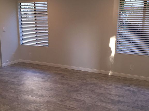 5th image of 22101 Burbank Blvd Unit 1