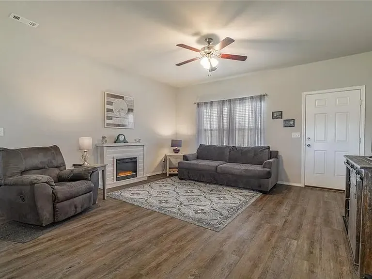 636 Woodcreek Loop — Photo 5