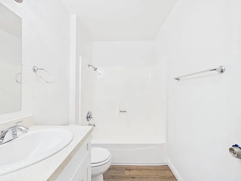Anita Square Apartments — Photo 12