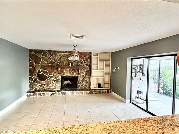 4th image of 1905 E Timberlane Dr