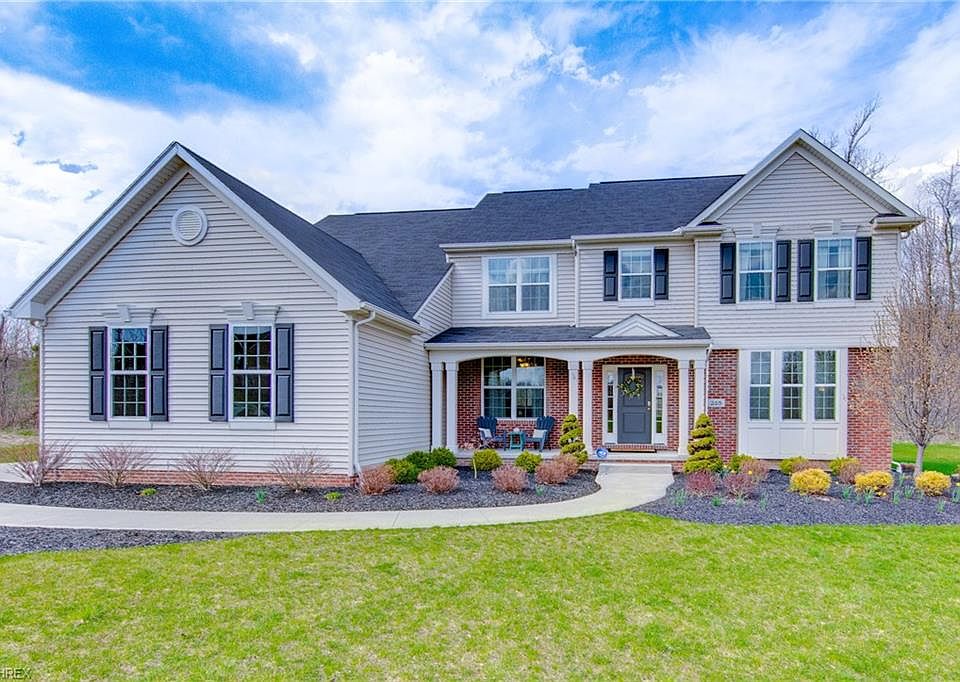 1st image of 265 Yorkshire Dr