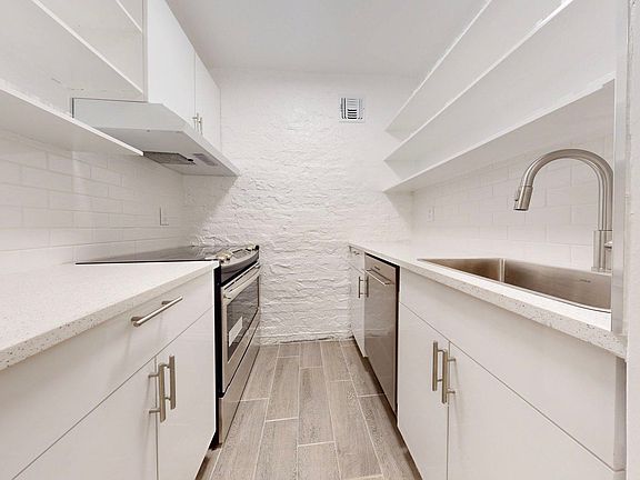 5th image of 15 E 11th St APT 1L