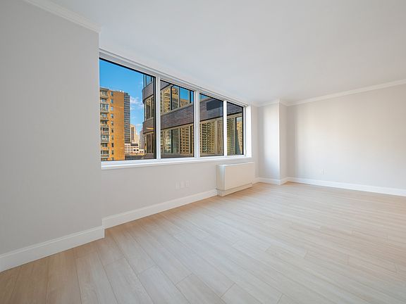 5th image of 140 Riverside Blvd APT 1021