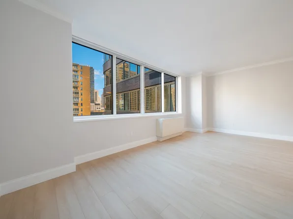 140 Riverside Boulevard image 5 of 28