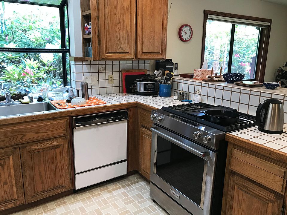2nd image of 44540 Woodstock Dr