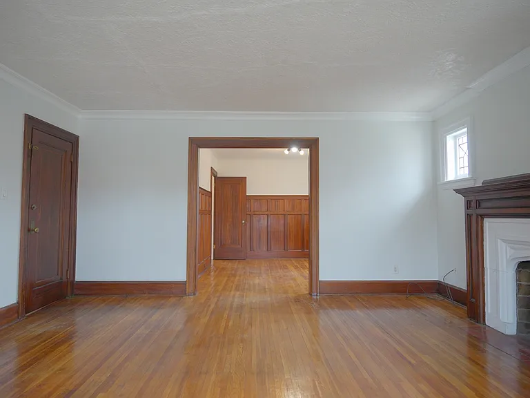1082 Avenue Rd — Photo 6