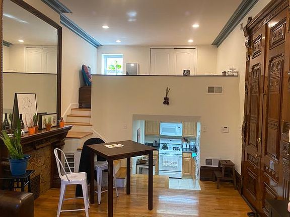 4th image of 1628 Green St #1F