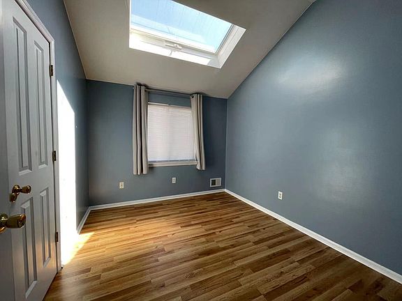 5th image of 53 Benson St Floor 1