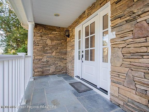 3rd image of 8 Ward Ln