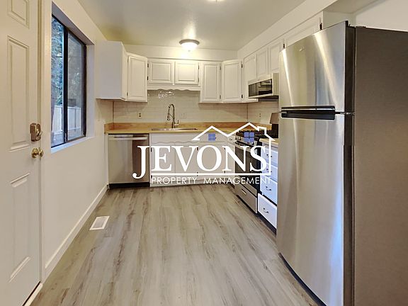 3rd image of 5915 106th Ave NE
