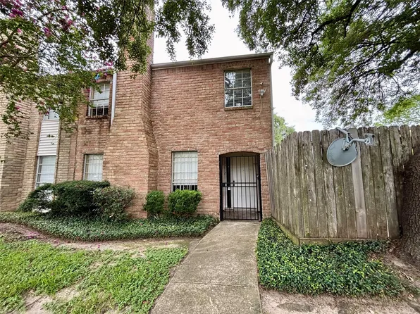 8712 Wilcrest Dr #8712, Houston, TX 77099