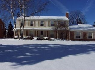 4838 Teddington Dr, West Bloomfield, MI 48323