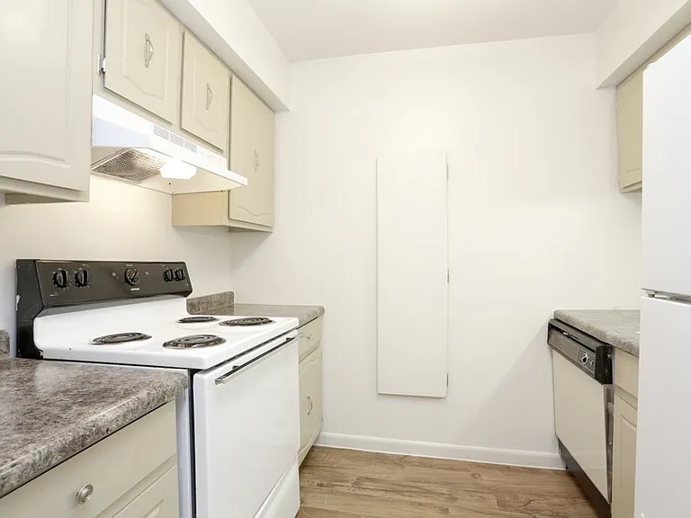 1BR, 1BA - Kitchen
