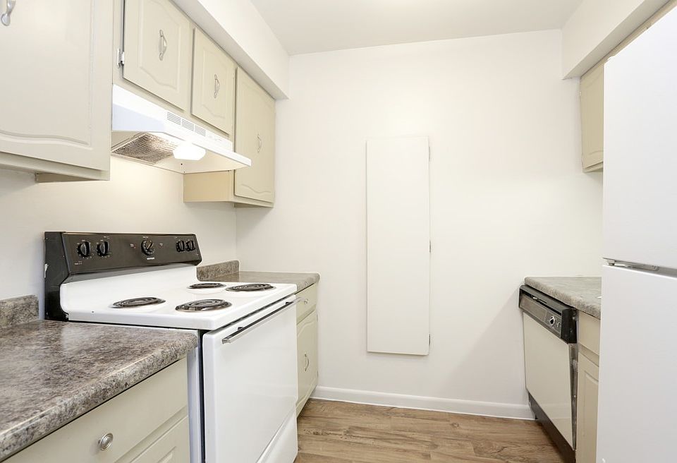 1BR, 1BA - Kitchen