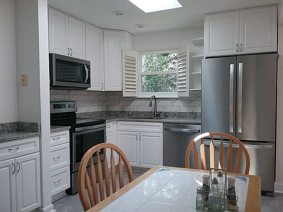 Eat-in kitchen