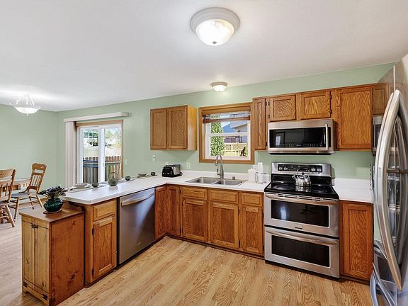 3rd image of 1117 Glacier Hill Dr