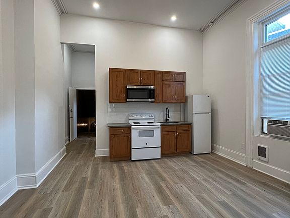 4th image of 1203 Spruce St Floor 3
