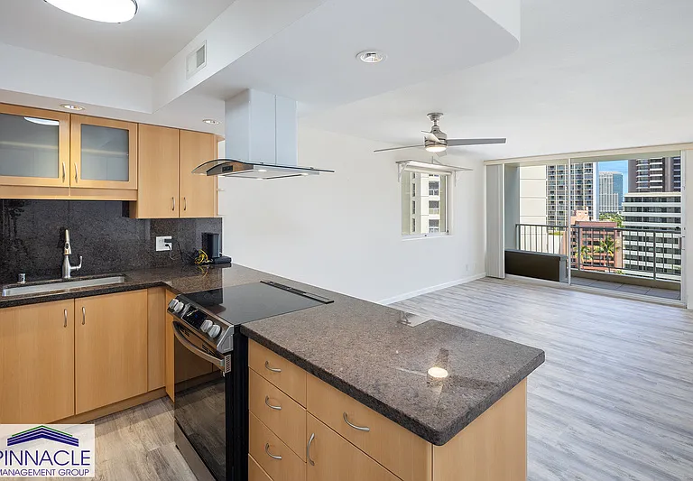 400 Hobron Ln #1215 — Photo 1