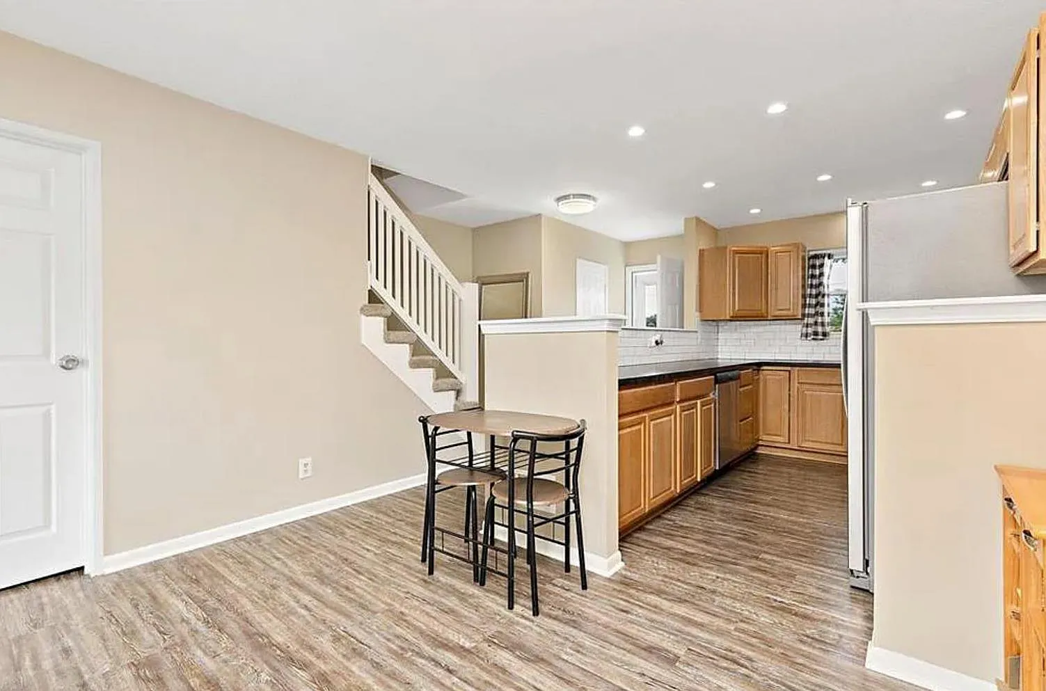 2 bed, 1.5 bath, 1024 sqft, $1,400 — Photo 3
