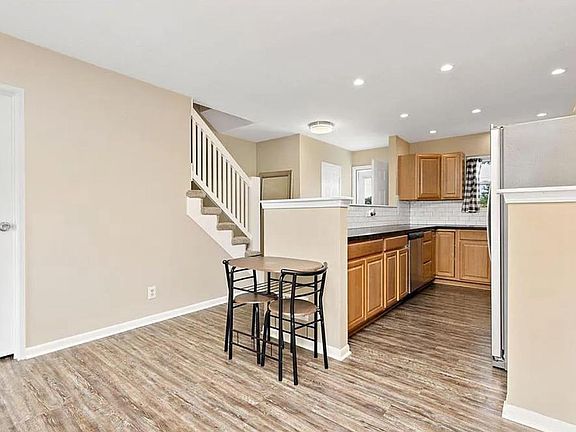 3rd image of 6910 NW Chapel Woods Ln