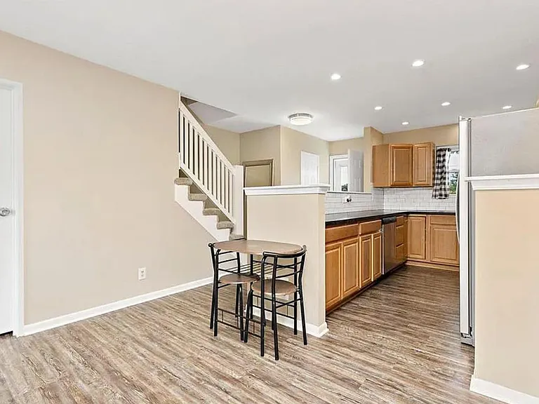6910 NW Chapel Woods Ln — Photo 3