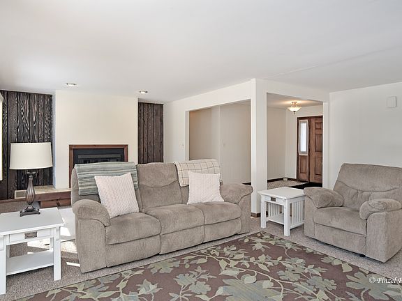 Livingroom with front entrance