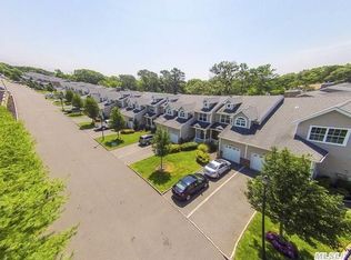 23 Terrace Ln, Patchogue, NY 11772
