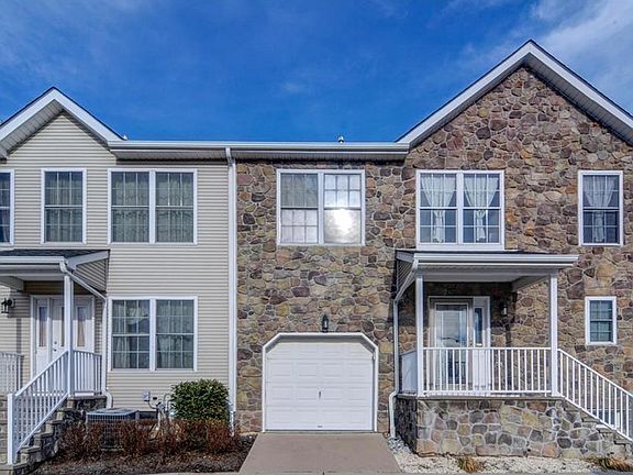2nd image of 53 Chariot Ct