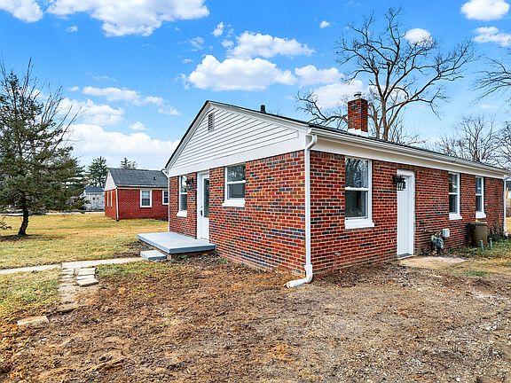 3rd image of 6104 Gifford St