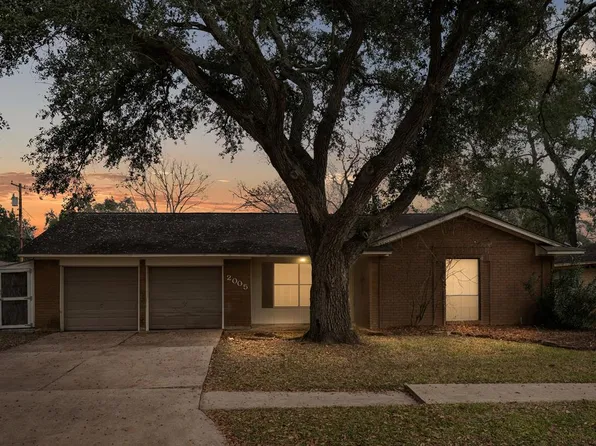2005 Candlewood Dr, Bay City, TX 77414