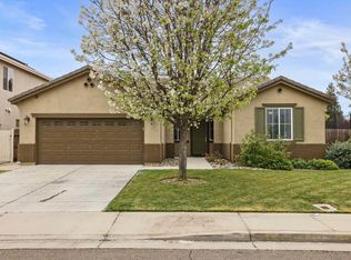 924 Golden Leaf Dr, Livingston, CA