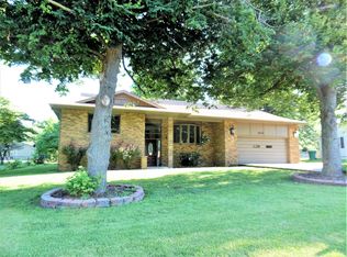 303 E Walnut St, Aurora, MO 65605