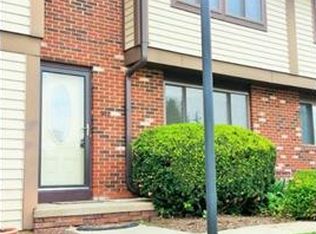 922 Hampton Ridge Dr, Akron, OH 44313