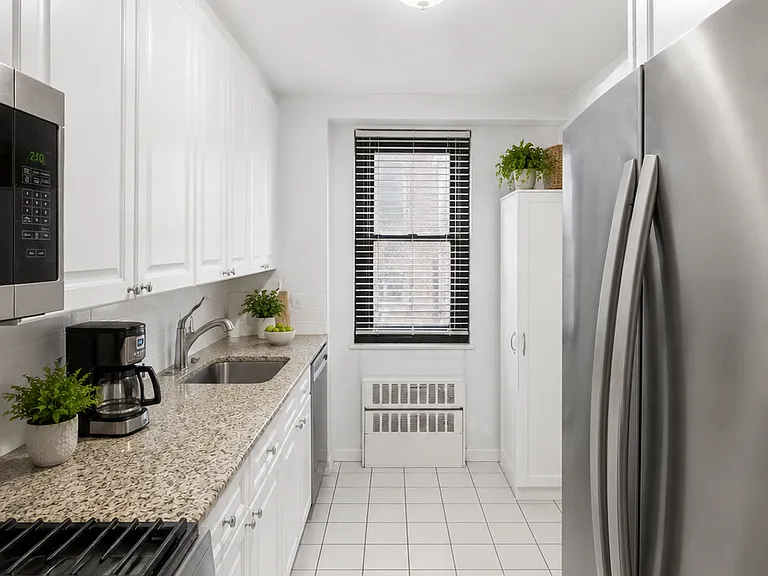 401 E 89th St #3K — Photo 5