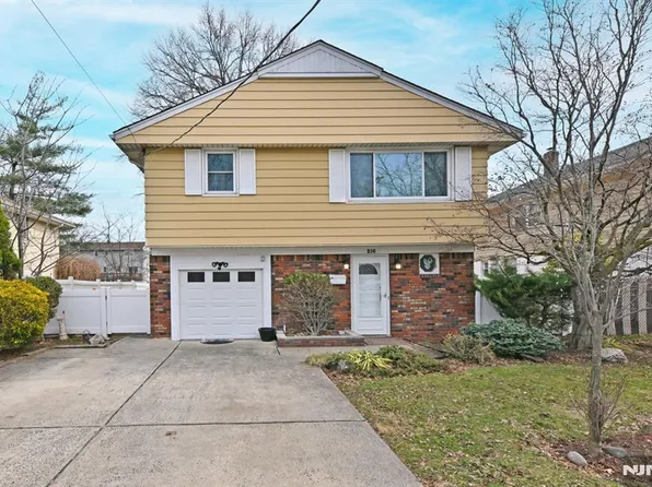 216 Mehrhof Rd, Little Ferry, NJ 07643