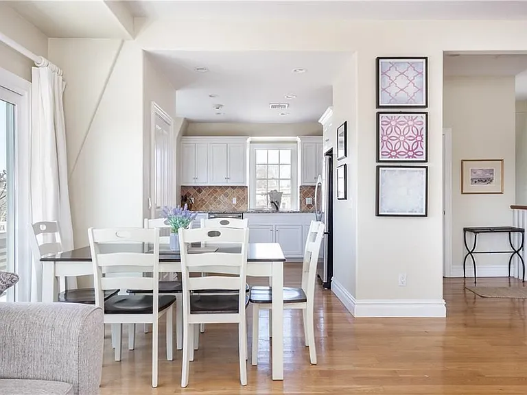106 William St #2 — Photo 4